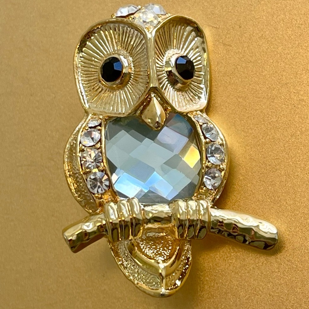 Vintage Owl Pin – Gold Metal with Sparkling Crystal Accent